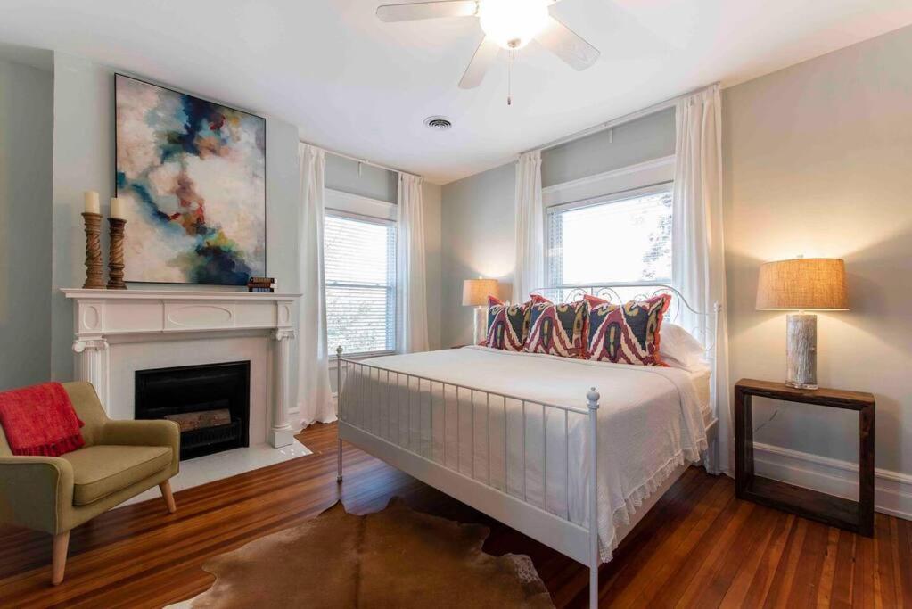 Holiday home Bourbon Mansion 3 Story Walk To Restaurants Park Louisville