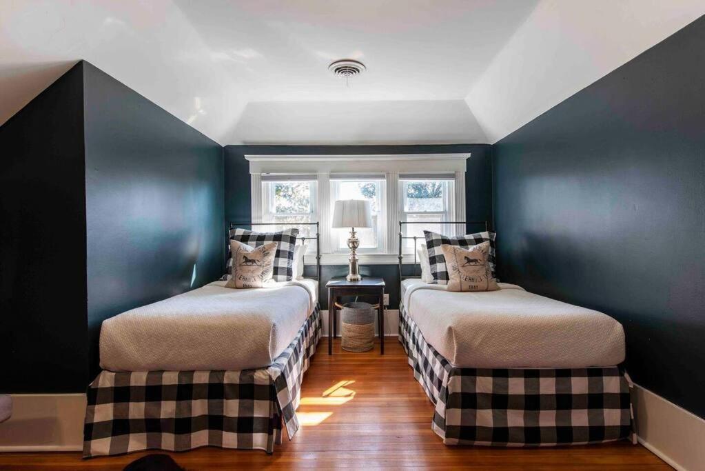 Holiday home Bourbon Mansion 3 Story Walk To Restaurants Park Louisville