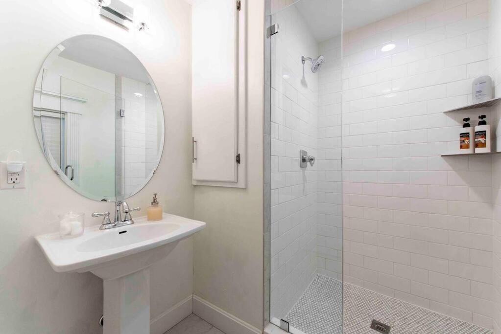 Holiday home Bourbon Mansion 3 Story Walk To Restaurants Park