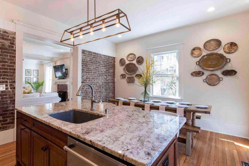 Holiday home Bourbon Mansion 3 Story Walk To Restaurants Park